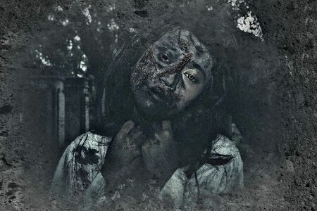 Model gray makeup gray horror