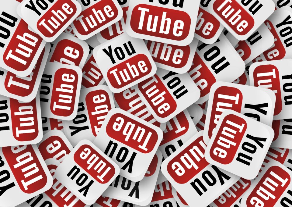 Logo red media