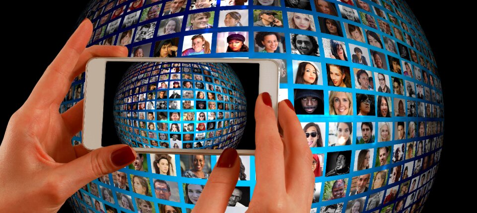 Faces photo album world