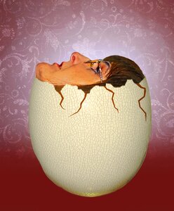 Girl and egg Free illustrations