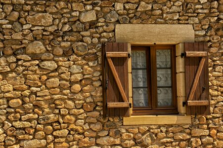 Window shutters stones