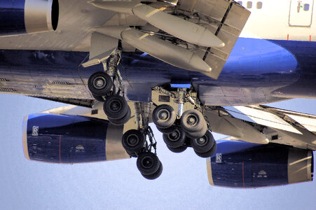 landing gear of a Boeing 747-400 photo