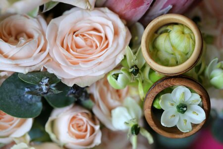 Bouquet wedding ring wooden photo