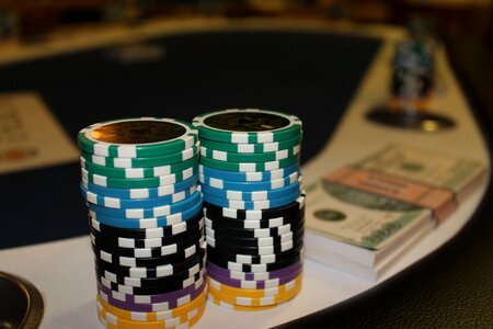 Card game no limit holdem gambling