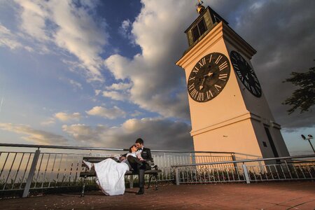 Analog Clock groom kiss