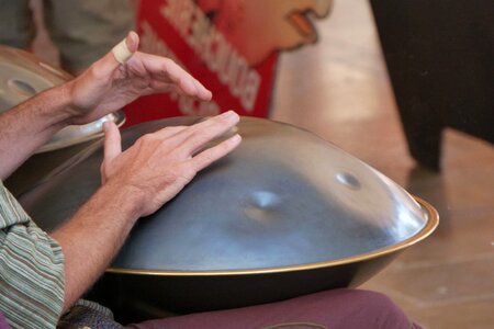Acoustic hand instrument
