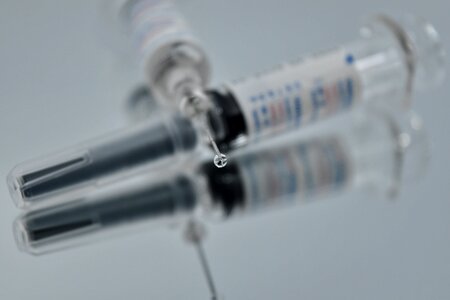 Close-Up injection needle photo