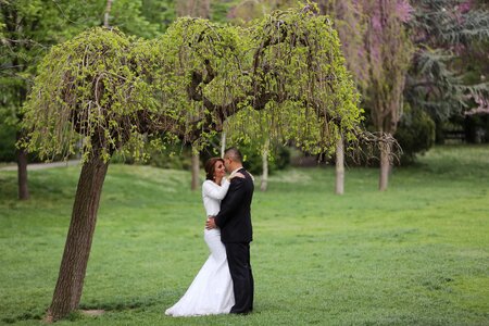 Bride groom park photo