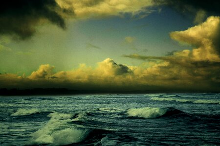 Scene monsoon waves