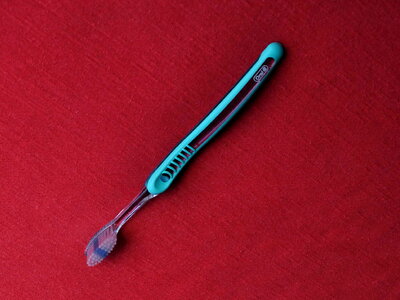 Desktop office toothbrush