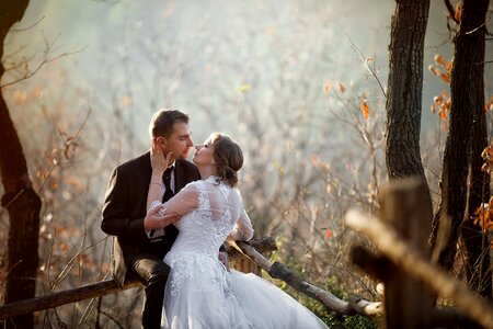 Just Married forest kiss