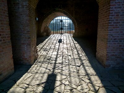 The castle of gyula grid shadow