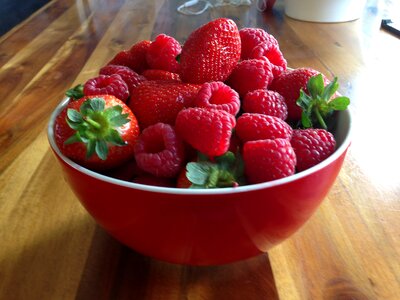 Raspberries strawberry berry photo