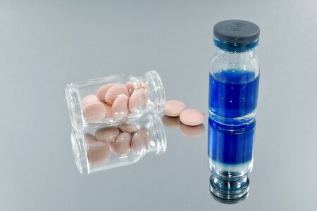 Painkiller pills treatment photo