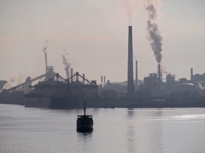 Machinery sea port