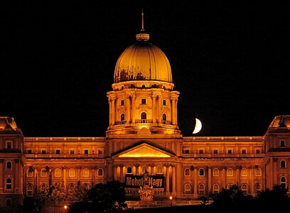 At night palace architecture