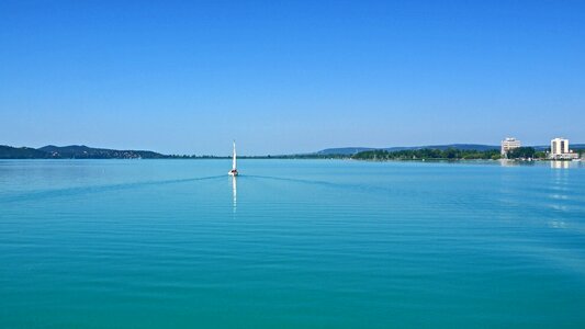 North at 5 mph sailing boat smooth water surface photo