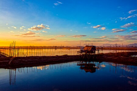 Vietnam sunrise lake photo