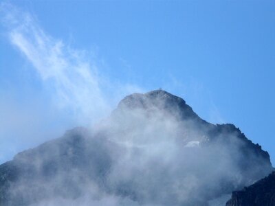 Mountain summit clouds even