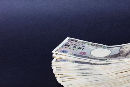 2 Japanese Yen
