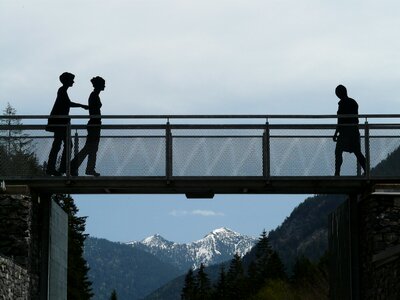 Silhouettes personal crossing