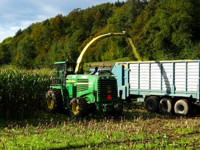 Tractor autumn trailers photo