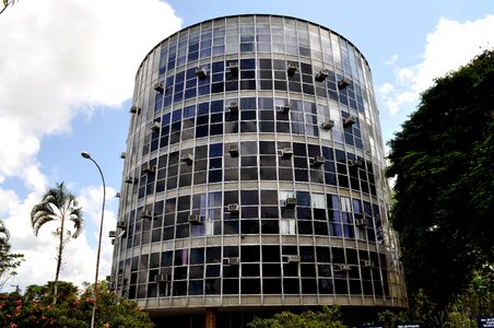 Building circular facade