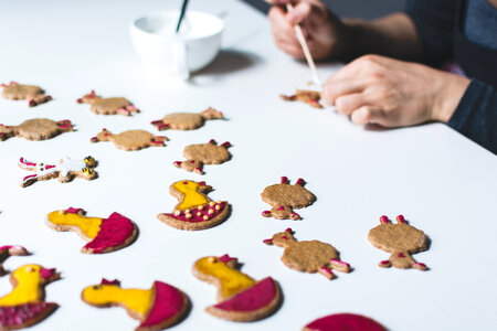 Decorating easter gingerbread cookies photo
