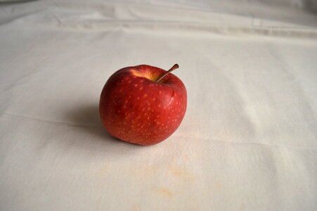 Single Apple
