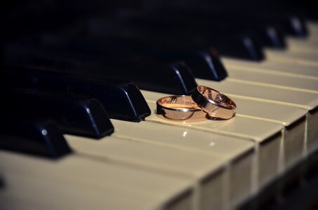 Piano marriage gold