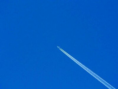 Airplane condensation racetrack photo