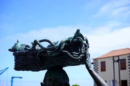 Bronze statue octopus basket