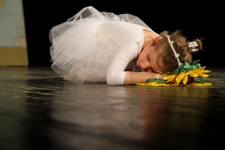 Ballet pretty girl performance photo