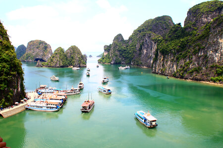 Boats moving around the isles