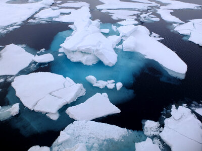 Ice and snow in the arctic waters