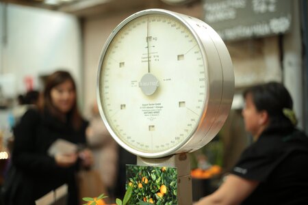 Food weighing measurement photo