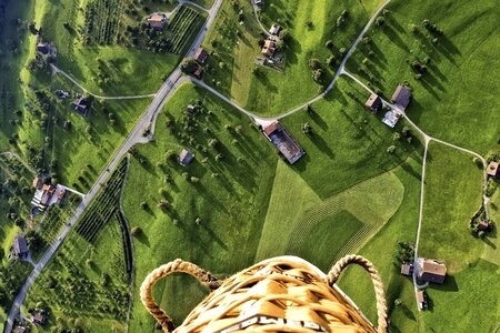 Balloon basket houses