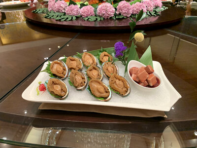 Large Raw Oysters