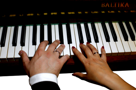 Piano hands couple