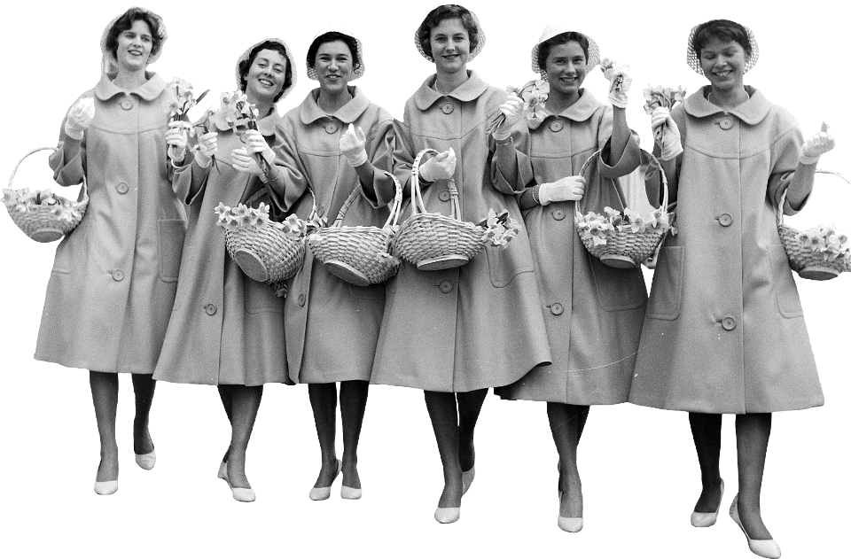 Nieuwe kostuums voor de haarlemse bloemenmeisjes in 1960 de bloemenmeisjes in hu