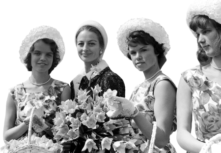 Franse filmster capucine 2e van links aankomst schiphol bestanddeelnr 913 8109 p