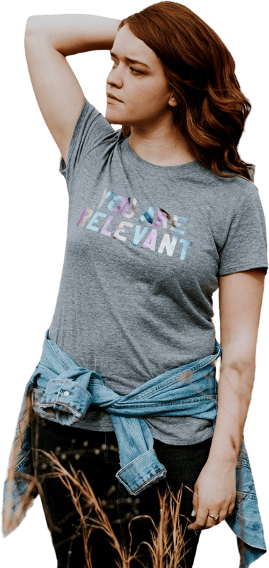 Shallow focus photography of woman in gray crew neck shirt standing in the middl