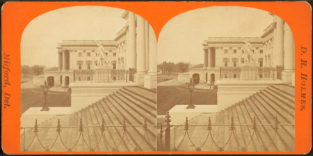 Statue of Columbus, view from the side.