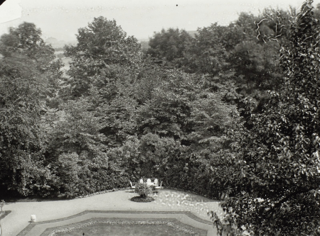 Strehlen, garden with the iron table with the onion pattern, Ermenegildo Antonio Donadini, circa 1886