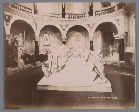 Keizer Frederik mausoleum in de Friedenskirche in het park van Sanssouci in Potsdam Potsdam, Mausoleum, inneres (titel op object), RP-F-F18259, between 1890 and 1910