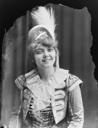 Conception "Conxita" Supervia and Pascual, Antoni Esplugas i Puig, between 1910 and 1920