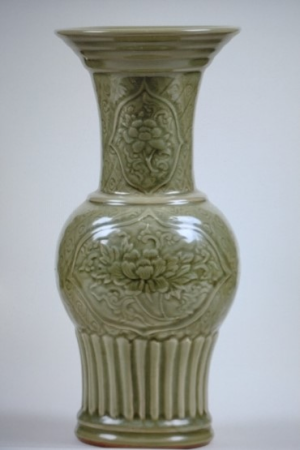 青木木米作 青磁の花瓶（重要文化財） 歯科事務棟２階 資料室蔵, Aoki Mokubei