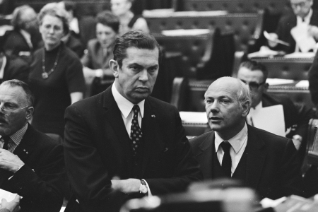 Tweede Kamer wetsontwerpwijziging inkomsten- en loonbelasting links Biesheuve, Bestanddeelnr 924-0376