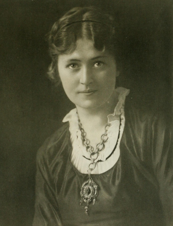 Ruby Lindsay portrait photograph (cropped), Ruby Lindsay, before 1920