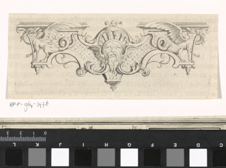 Vignet met een mascaron, rolwerk en hybride wezens, RP-P-1964-3476, Bernard Picart, between 1683 and 1733